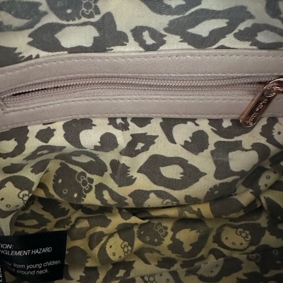 Women’s Loungefly loves Hello Kitty Purse - Picture 12 of 16